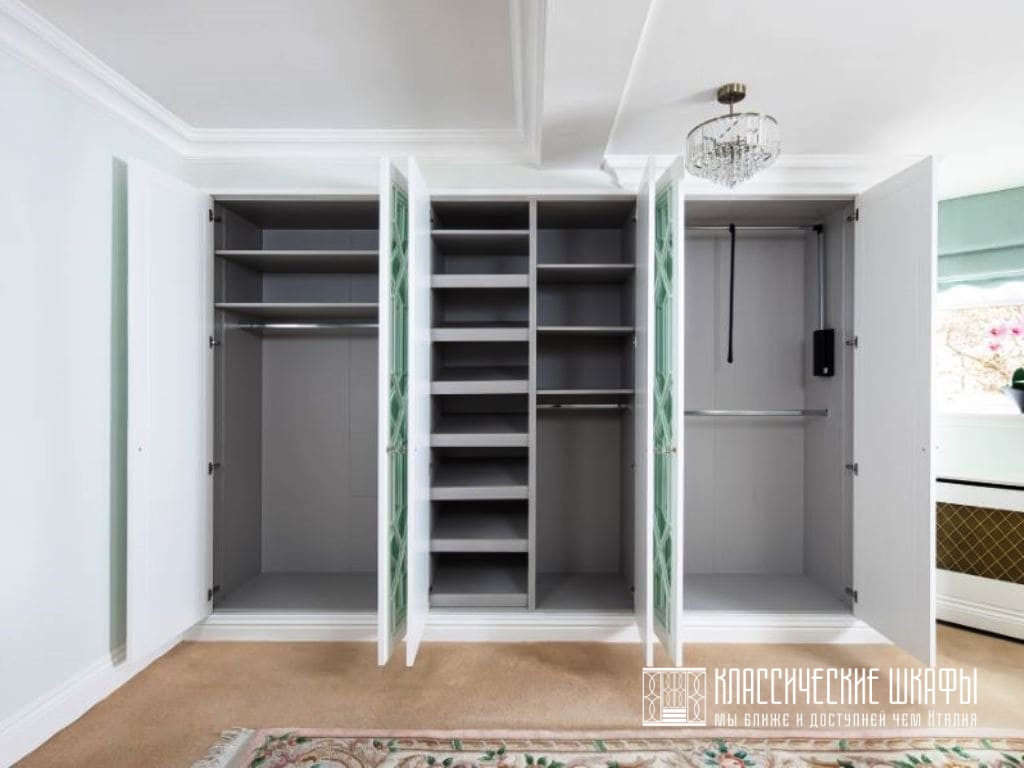 Белый классический шкаф для одежды с зеркалами