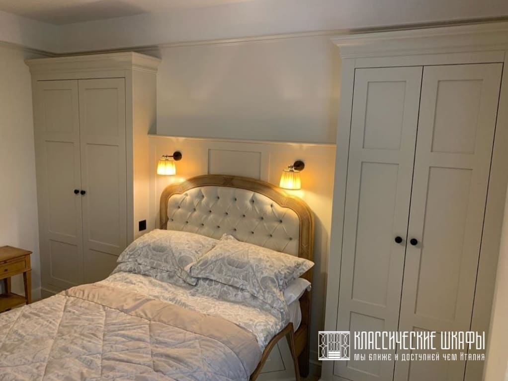 Платяные шкафы в классическом стиле в спальню