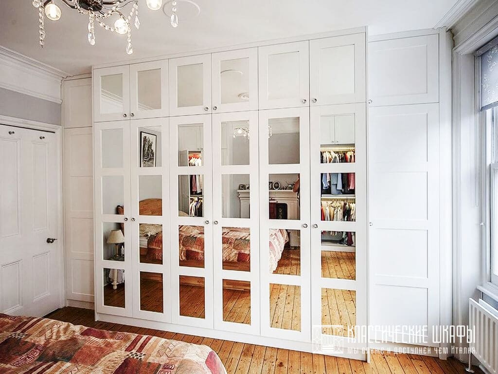 Встроенный белый шкаф классика с зеркалами